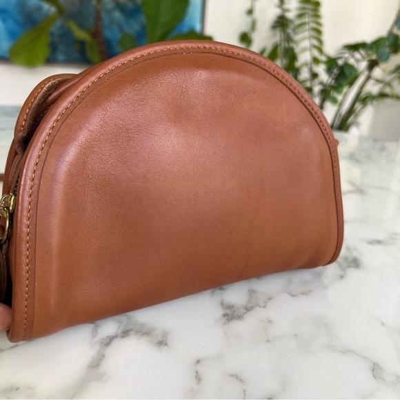 COACH Vintage Kimball 9911 British Tan Leather Crossbody Bag Round 90s USA Taco - Picture 3 of 16